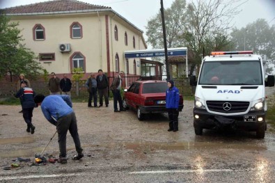 Sinop'ta Otomobil Traktörle Çarpisti Açiklamasi 2 Yarali