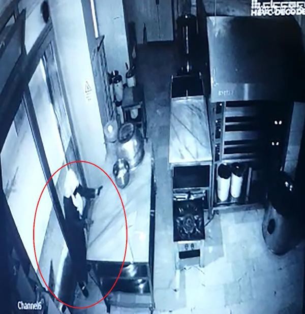 Bu kadarı da “pes” dedirtti! Erzurum’da çalıştığı iş yerine kadın kıyafetiyle girip...