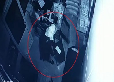 Bu kadarı da “pes” dedirtti! Erzurum’da çalıştığı iş yerine kadın kıyafetiyle girip...