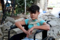 Depremde Üzerine Duvari Yikilan Çocuk, Yeniden Yürüyecegi Günlerin Hayalini Kuruyor