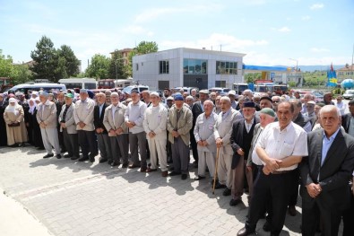 Baskan Saricaoglu Haci Adaylarini Dualarla Yolcu Etti