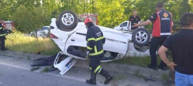 Direksiyon Hakimiyetini Kaybetti, Refüje Çikarak Takla Atti Açiklamasi 3 Yarali