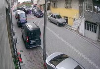 Istanbul'da Sokaga Girmeye Çalisan Araç 1'I Çocuk 3 Kisiyi Altina Alarak Ezdi Açiklamasi O Anlar Kamerada
