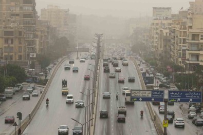 Kahire'yi Kum Firtinasi Vurdu, Gökyüzü Turuncuya Döndü