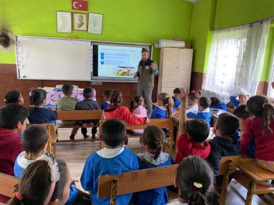 Kars'ta Okullarda Hijyen Egitimi Veriliyor