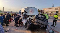 Sporculari Tasiyan Minibüs Hafriyat Kamyonuna Çarpti Açiklamasi 1 Ölü, 16 Yarali