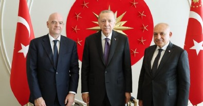 Başkan Erdoğan, FIFA Başkanı Infantino ve UEFA Başkanı Ceferin'i kabul etti