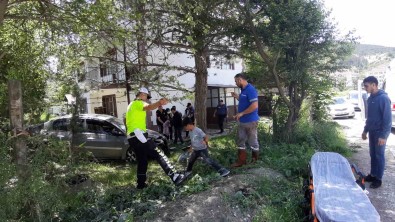 Bolu'da Kontrolden Çikan Otomobil Bahçeye Daldi Açiklamasi 1 Yarali