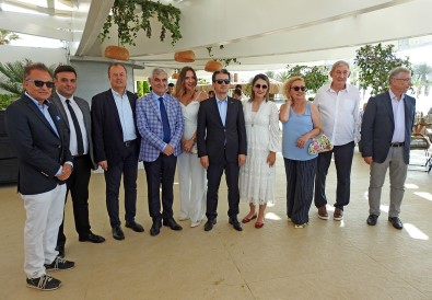 Çesmeli Turizmciler 'Yaza Merhaba' Dedi