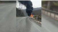 Erzincan'da feci kaza! Kimyasal malzeme yüklü tırlar çarpıştı: 2 ölü Haberi