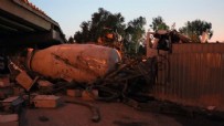 İzmir'de acı olay: Viyadükten düşen beton mikserinin sürücüsü, olay yerinde can verdi Haberi