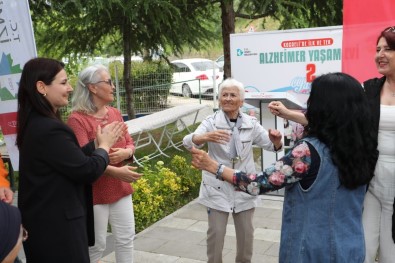 Kocaeli'nin Ilk Ve Tek Alzheimer Yasam Evi Ikinci Yasini Kutladi