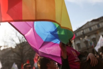 LGBT terörü bir kıtayı esir aldı! Aileler ayaklandı: Çocuklarımızı rahat bırakın