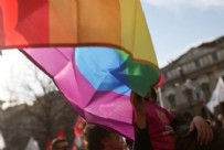 LGBT terörü bir kıtayı esir aldı! Aileler ayaklandı: Çocuklarımızı rahat bırakın Haberi