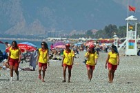 Onlari Gören Erkekler Bogulma Numarasi Yapiyor