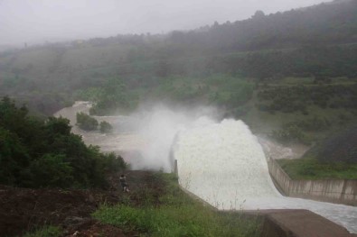 Samsun'da Sel Barajlari Doldurdu