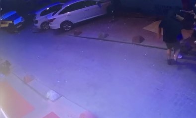 Taksim'de Norveç Vatandasi Gence Gasp Kameraya Yansidi Açiklamasi Darp Edip Telefonunu Çaldilar