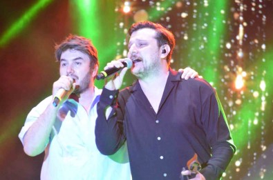 Tekirdag'da Ünlüler Geçidi Açiklamasi 400 Bin Kisilik Konsere Yildiz Yagdi