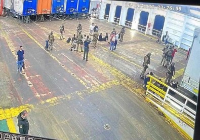 Türk Bayrakli Galata Seaways Gemisindeki Kaçak Yolcular Italya'da Yakalandi