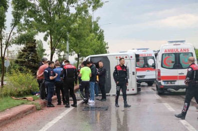 Afyonkarahisar'da Jandarma Personelini Tasiyan Araç Devrildi Açiklamasi 5 Yarali