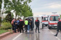Afyonkarahisar'da Jandarma Personelini Tasiyan Araç Devrildi Açiklamasi 5 Yarali