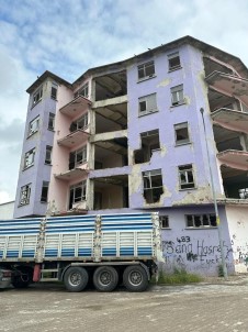 Banaz'in Meshur Perili Evi Yerle Bir Oldu