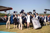 BARÜ'de Binlerce Ögrenci Mezun Olmanin Gururunu Yasadi