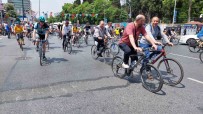 Iki Kita Arasinda Çevre Için Pedala Bastilar
