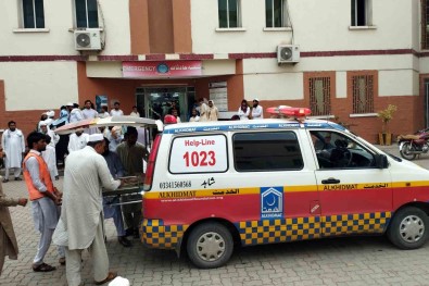 Pakistan'da Firtina Nedeniyle Ölü Sayisi 32'Ye Yükseldi