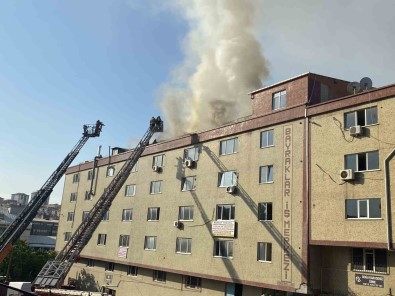 Bagcilar'da 5 Katli Is Merkezinde Korkutan Yangin