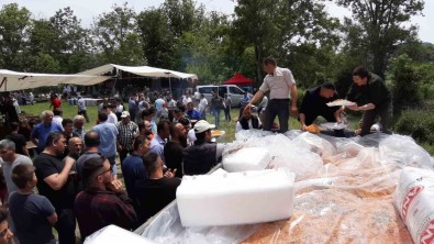 Hacet Bayrami'nda 350 Kilogram Et Ve 400 Kilogram Bulgur Pisirildi