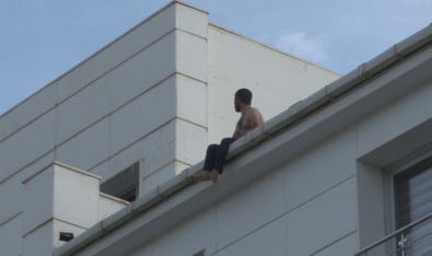 Hastanenin 5. Katinda Intihara Kalkisan Sahsi Polis Ikna Ederek Asagi Indirdi