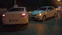 Iki Otomobil Çarpisti Açiklamasi 2 Yarali