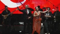  TEKİRDAĞ - Melek Mosso'yu sahneye çıkaran Tekirdağ Süleymanpaşa Belediye Başkanı Cüneyt Yüksel'e tepkiler çığ gibi büyüyor