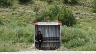 Sinop'ta 24 yıldır sevdiği kadını aynı yerde bekliyor