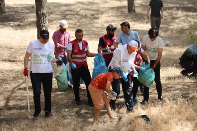 Vali Ve Belediye Baskani Çöp Topladi