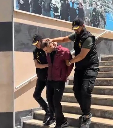 Bu da oldu! Duraktaki İETT otobüsünü çaldı