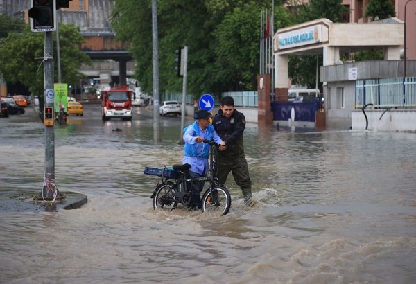 Ankara'yı sel basmıştı! Mansur Yavaş bahaneyi betonlaşma ve küresel ısınmada buldu!
