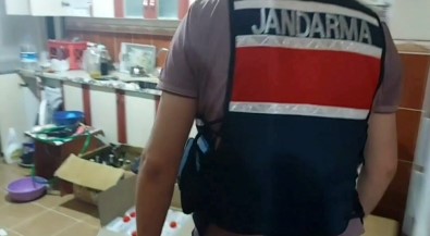 Ev Degil, Sahte Içki Imalathanesi