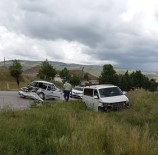 Otomobil Ve Minibüs Çarpisti Açiklamasi 3 Yarali