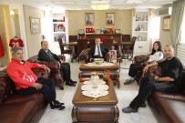 Vali Tasbilek, Dünya Sampiyonu Feyzanur'u Makaminda Agirladi