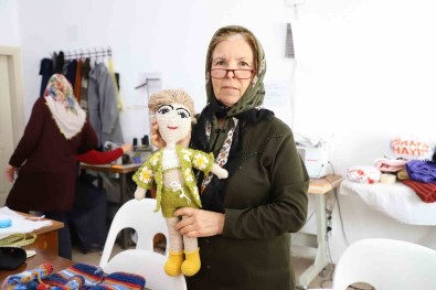 Alanyali Kadinlarin El Emegi Göz Nuru Eserleri Vatandaslarla Bulusmaya Hazir