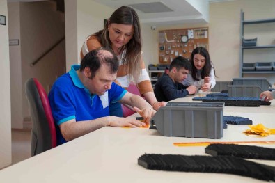 Ellerinden 15 Milyon Parça Çikti