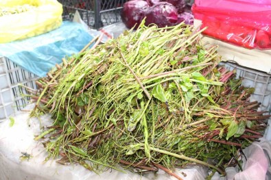 Kirçan Otu Pazara Indi