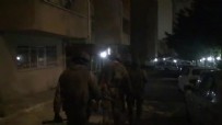 İSTANBUL - Maltepe'de bombalı pankart asan teröristler yakalandı