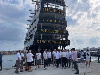 Apartman Gibi Tur Teknesi Görenleri Hayrete Düsürüyor