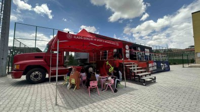 Depremzede Çocuklar Mobil Simülatör Ile Eglendi