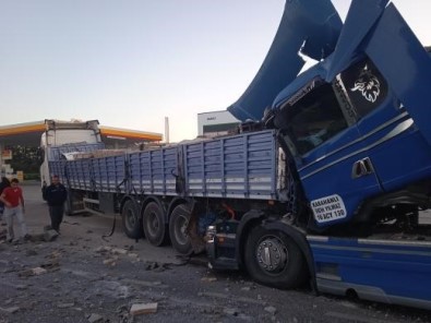 Eskisehir'de Tir Kazasi Açiklamasi 1'I Agir 4 Yarali