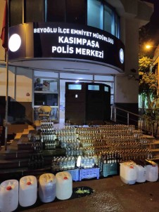 Istanbul'da Bekçilerden Dev Operasyon Açiklamasi 200 Litre Sahte Içki Ele Geçirildi