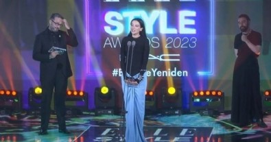 Melike Şahin’in LGBT propagandası tepki topladı. Konseri iptal edildi!